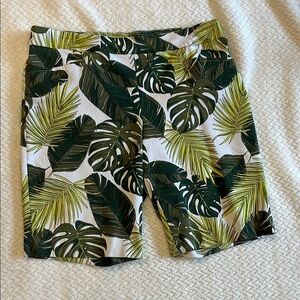 Time and Tru Womens Tropical Leaf Patterned Bermuda Shorts Size Large (12-14)